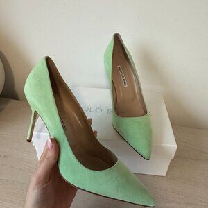 NWT Manolo Blahnik BB 90 Pumps Sz 40.5 Light Green Suede Leather Pointed Toe